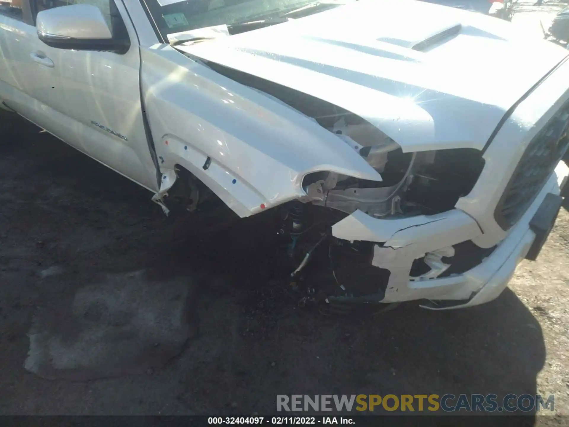 6 Photograph of a damaged car 3TYCZ5AN2NT060378 TOYOTA TACOMA 4WD 2022