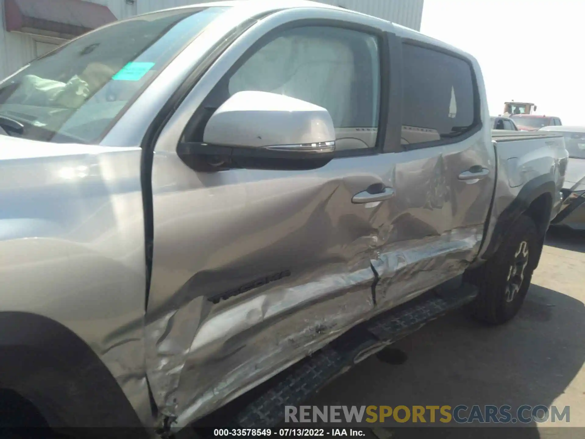 6 Photograph of a damaged car 3TYCZ5AN2NT078136 TOYOTA TACOMA 4WD 2022