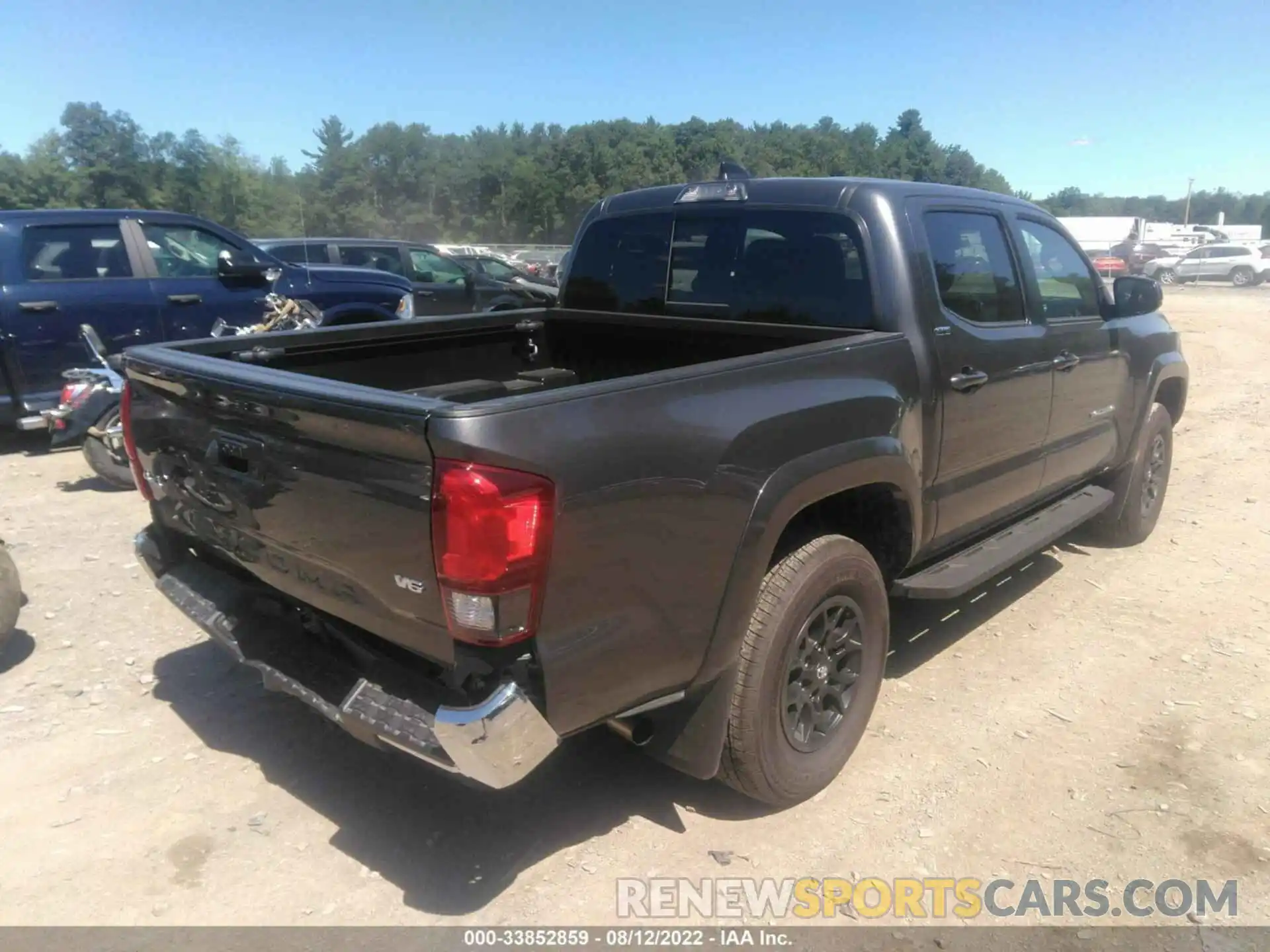 4 Photograph of a damaged car 3TYCZ5AN3NT065797 TOYOTA TACOMA 4WD 2022