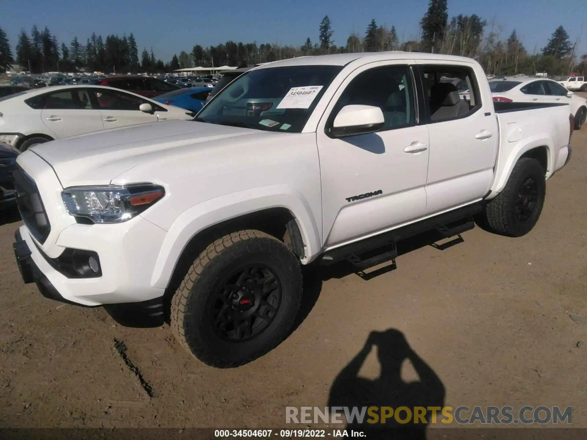 2 Photograph of a damaged car 3TYCZ5AN4NT083791 TOYOTA TACOMA 4WD 2022