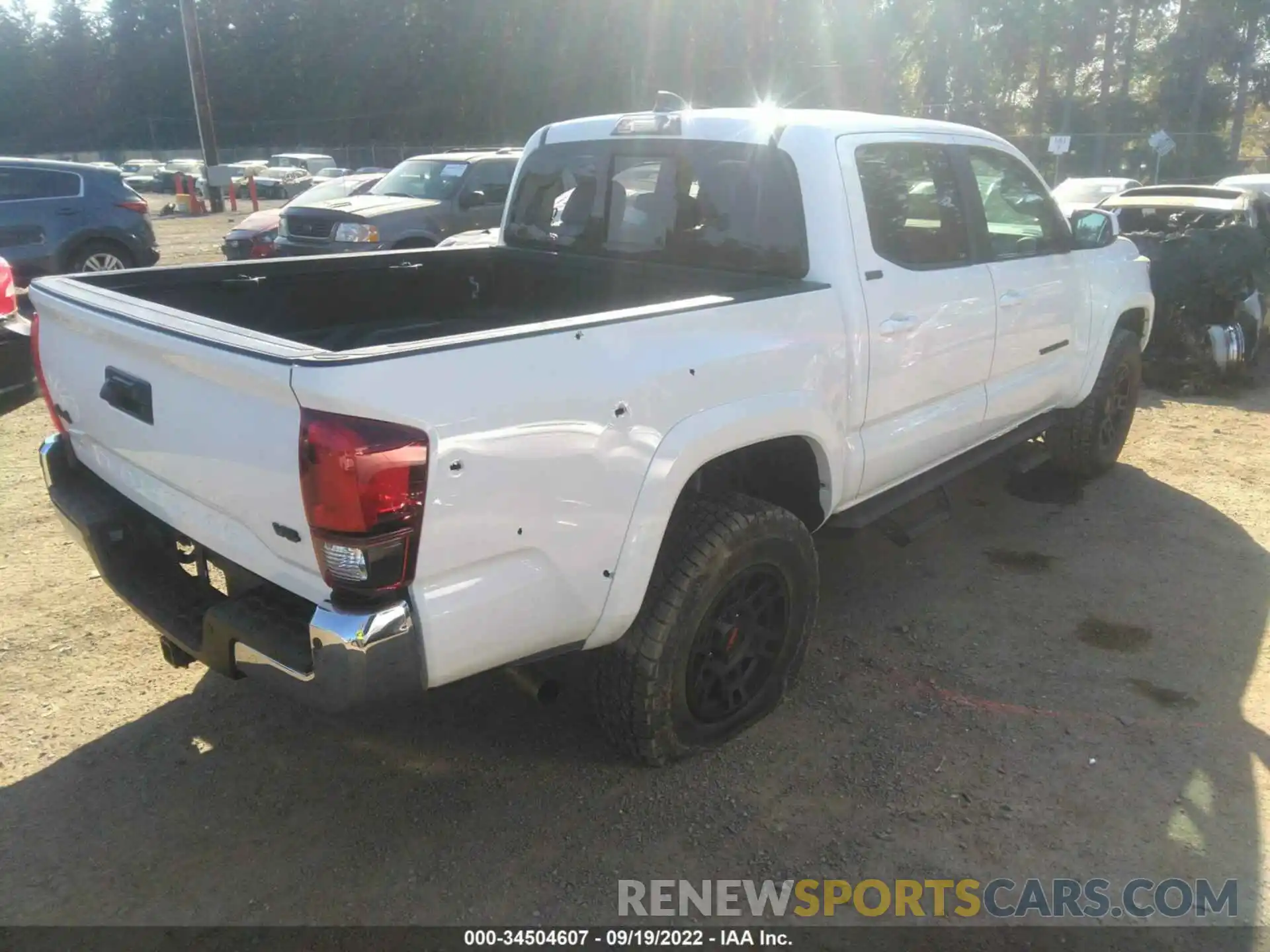 4 Photograph of a damaged car 3TYCZ5AN4NT083791 TOYOTA TACOMA 4WD 2022