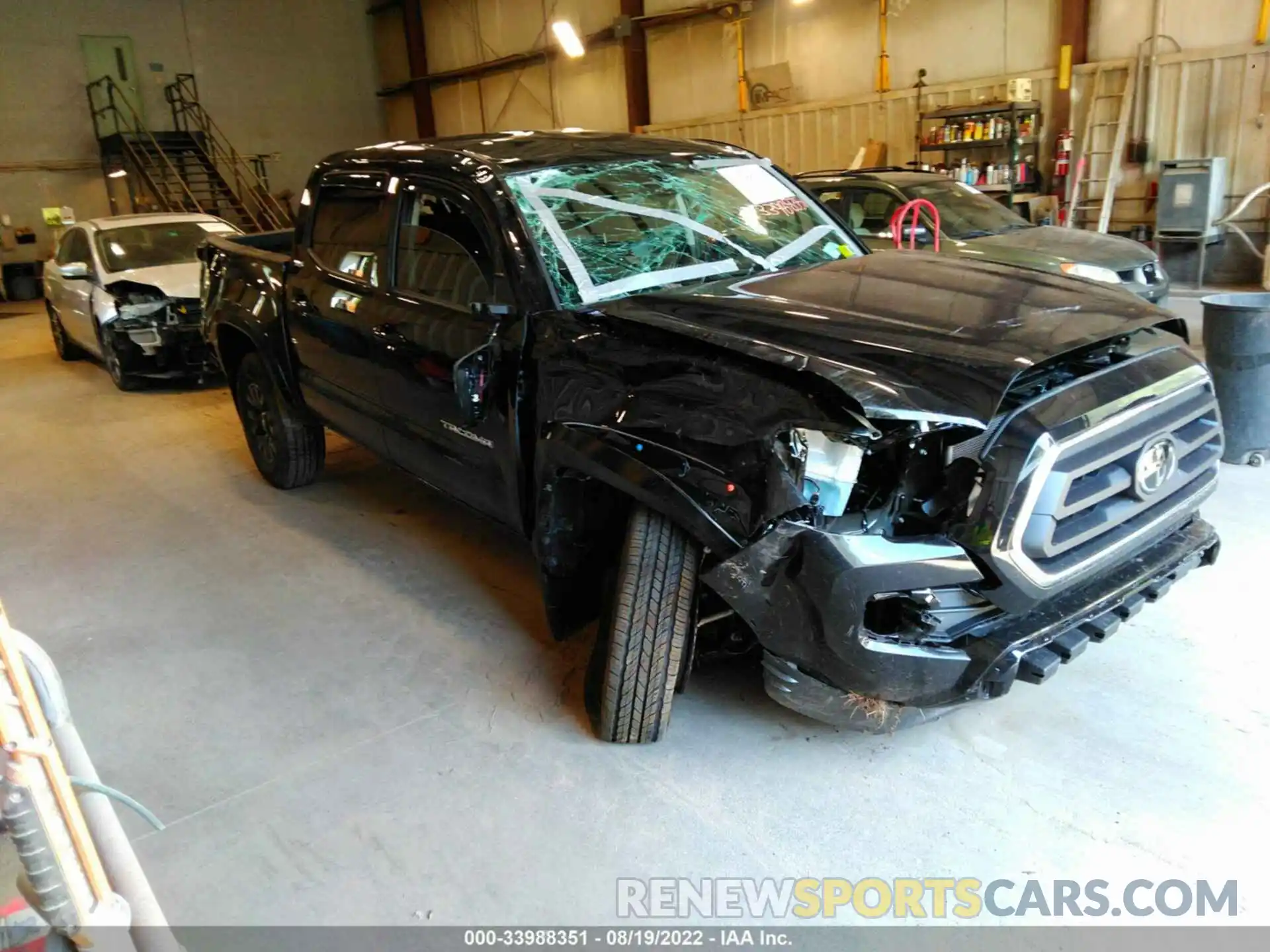 1 Photograph of a damaged car 3TYCZ5AN4NT087405 TOYOTA TACOMA 4WD 2022