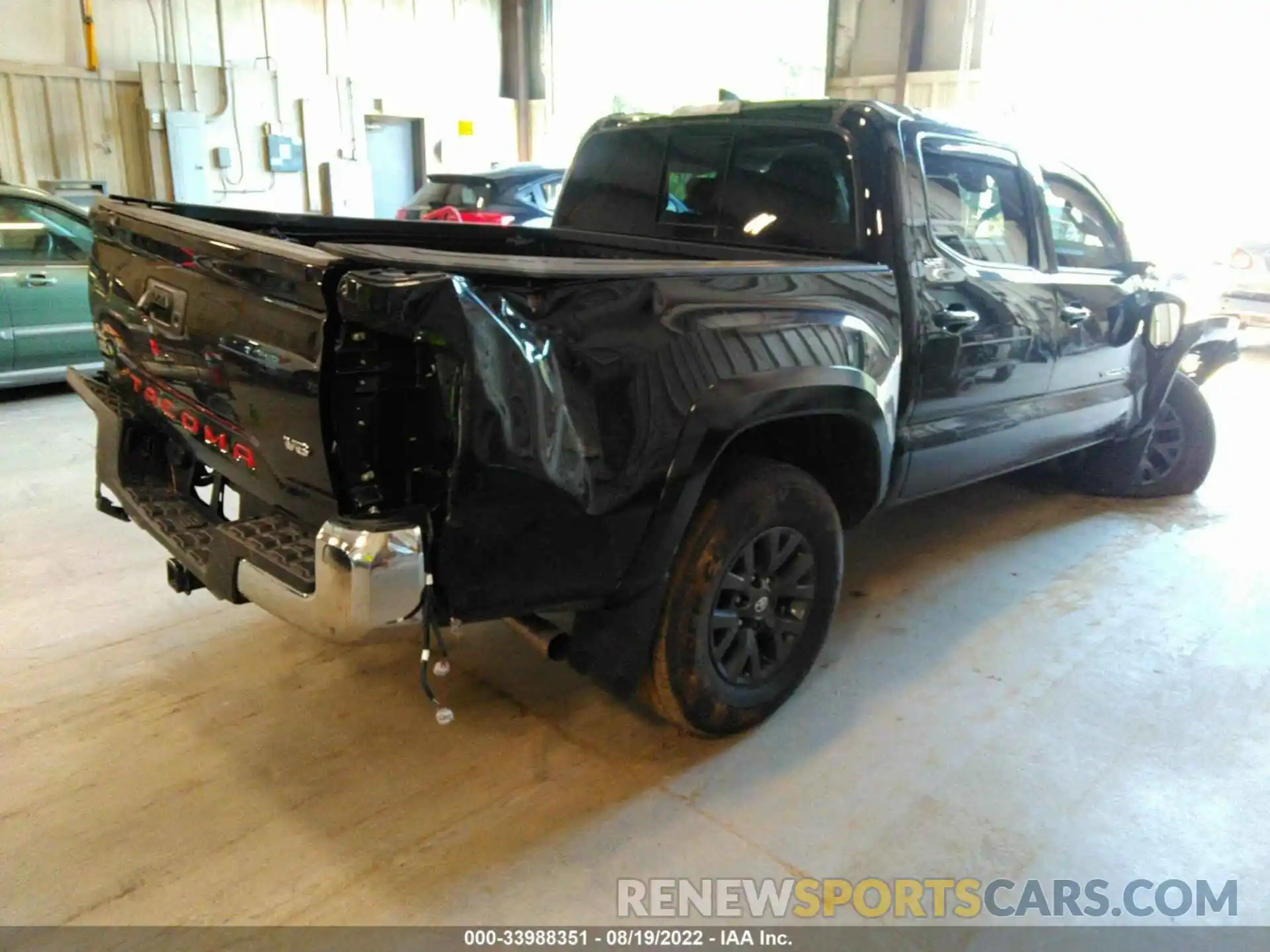 4 Photograph of a damaged car 3TYCZ5AN4NT087405 TOYOTA TACOMA 4WD 2022