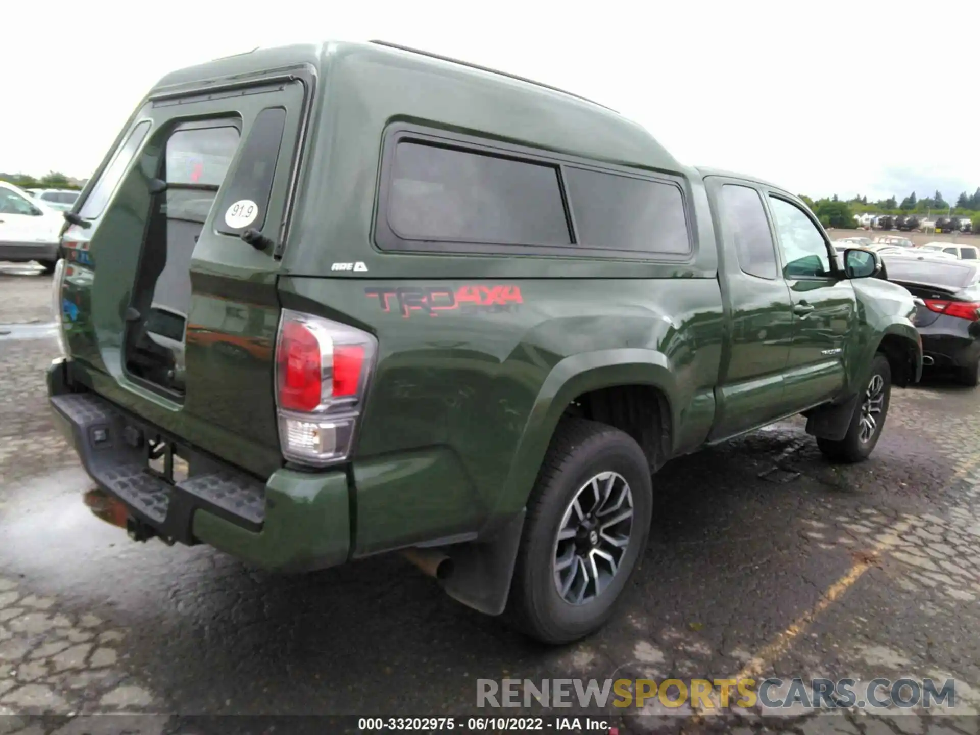 4 Photograph of a damaged car 3TYSZ5AN9NT056369 TOYOTA TACOMA 4WD 2022