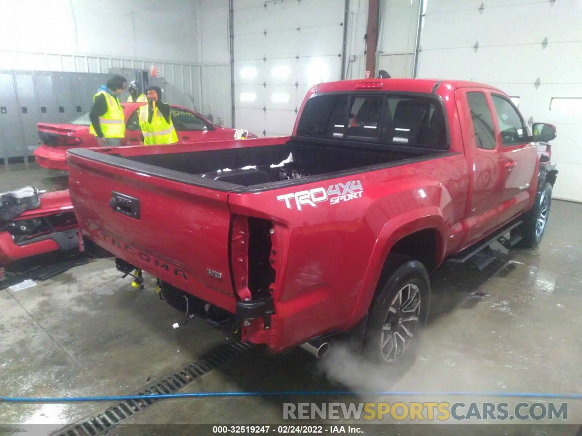 4 Photograph of a damaged car 3TYSZ5AN9NT058994 TOYOTA TACOMA 4WD 2022