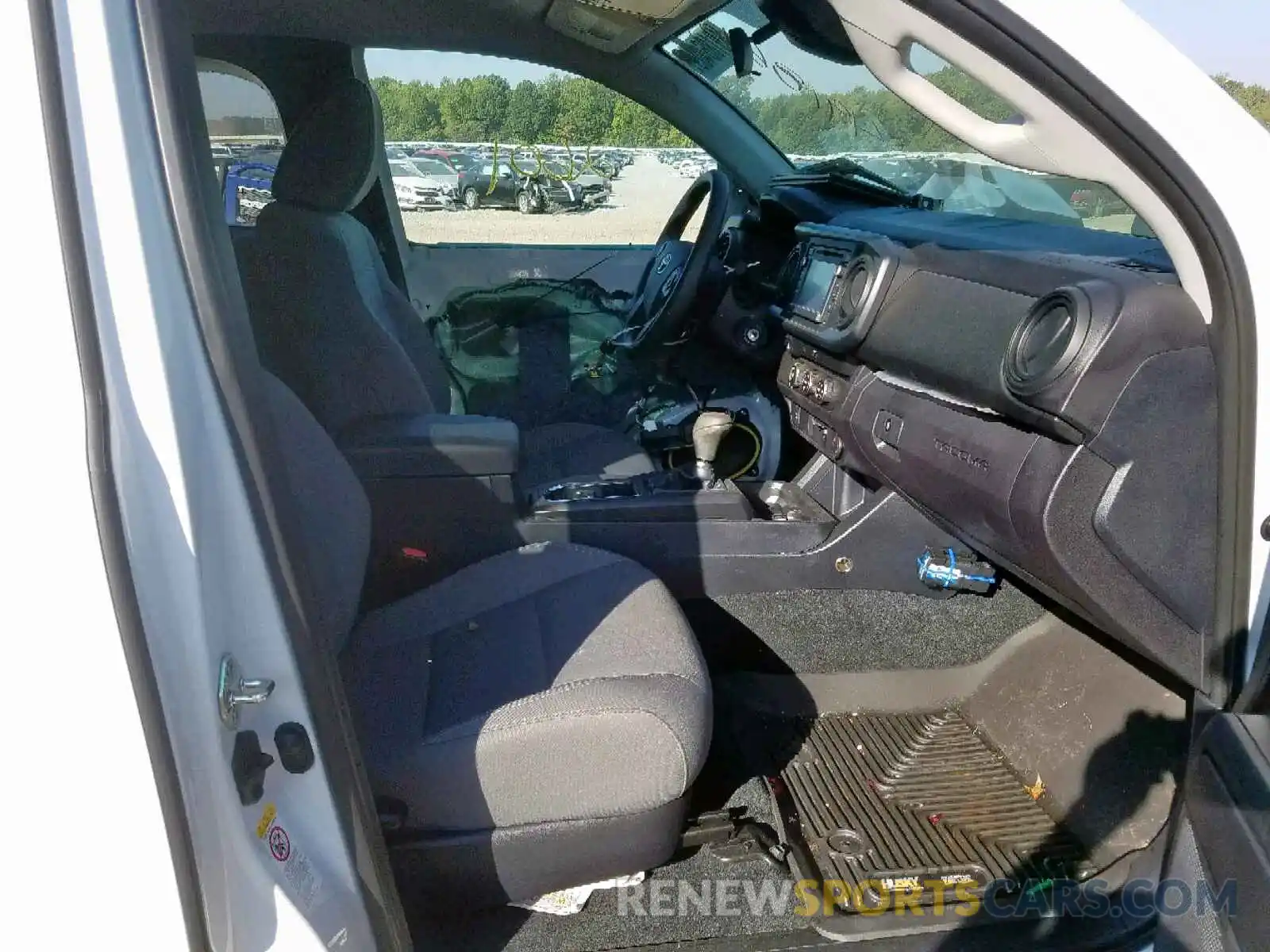 5 Photograph of a damaged car 5TFRX5GN4KX154772 TOYOTA TACOMA ACC 2019