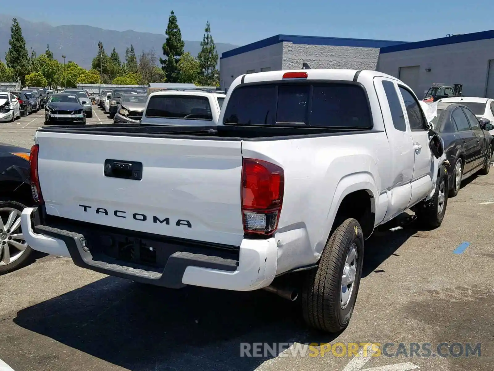 4 Фотография поврежденного автомобиля 5TFRX5GN7KX150280 TOYOTA TACOMA ACC 2019