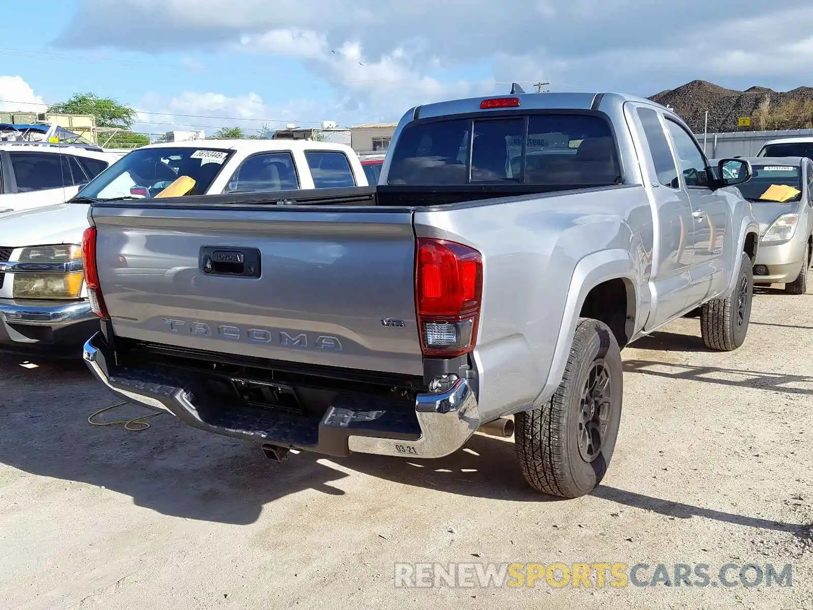 4 Photograph of a damaged car 5TFRZ5CN3KX078672 TOYOTA TACOMA ACC 2019