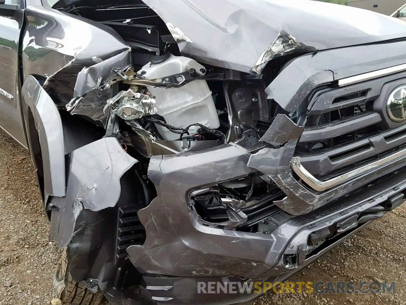 9 Photograph of a damaged car 5TFSZ5AN1KX202720 TOYOTA TACOMA ACC 2019