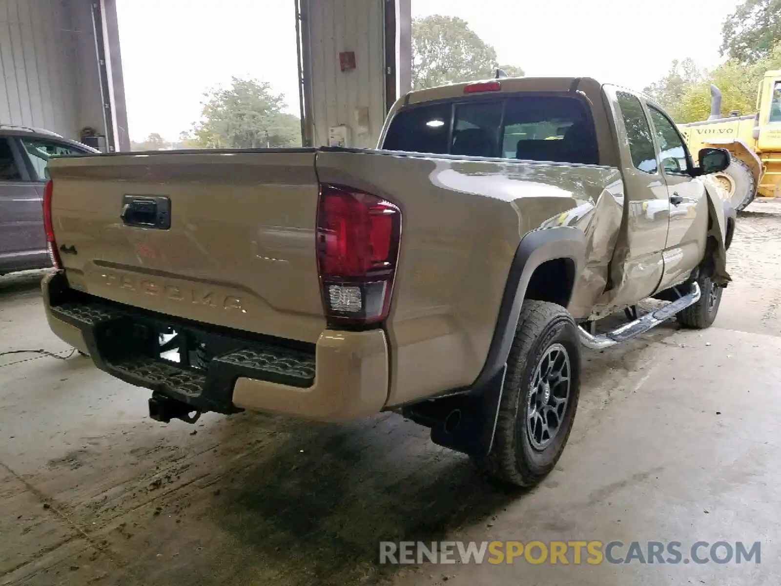 4 Photograph of a damaged car 5TFSZ5AN4KX166697 TOYOTA TACOMA ACC 2019