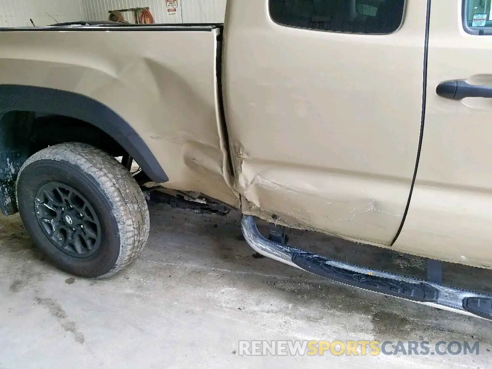 9 Photograph of a damaged car 5TFSZ5AN4KX166697 TOYOTA TACOMA ACC 2019