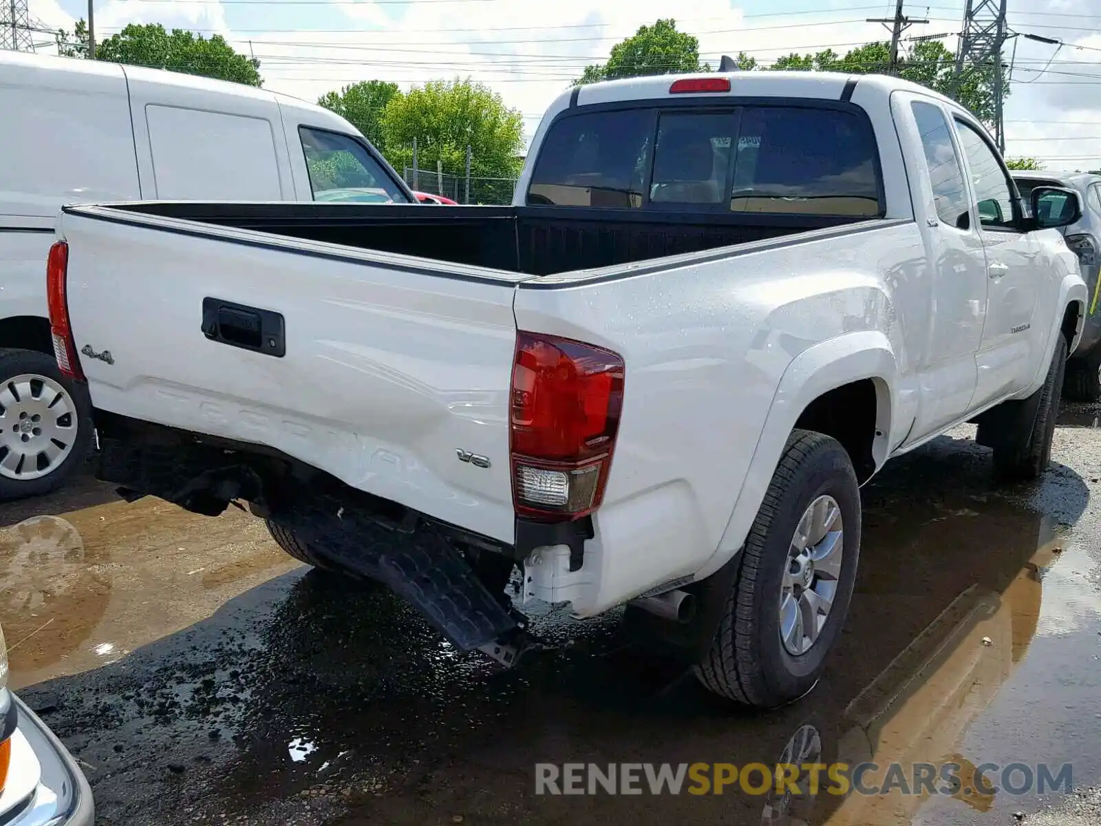 4 Photograph of a damaged car 5TFSZ5AN5KX170712 TOYOTA TACOMA ACC 2019