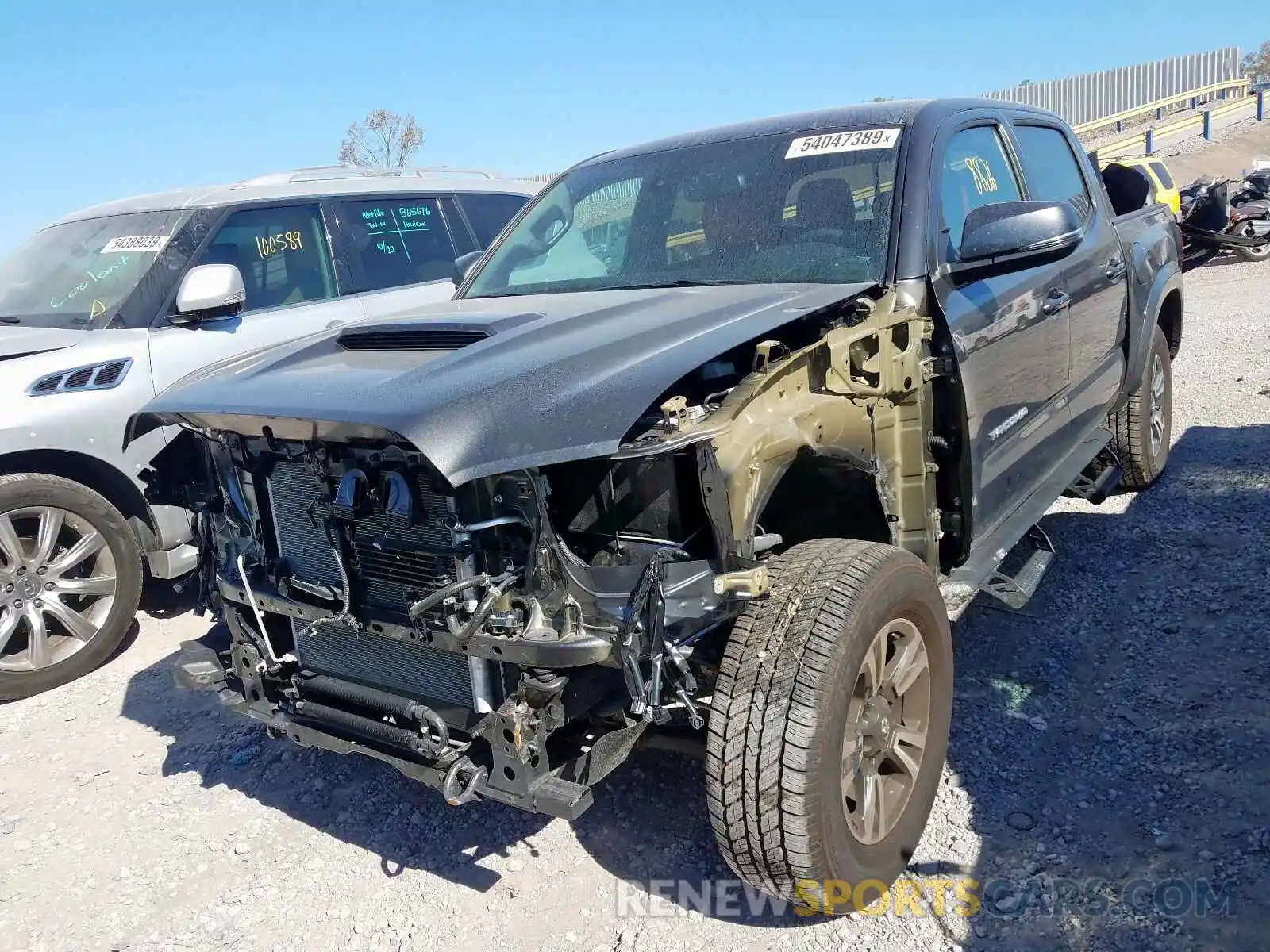 2 Photograph of a damaged car 3TMAZ5CN0KM098767 TOYOTA TACOMA DOU 2019