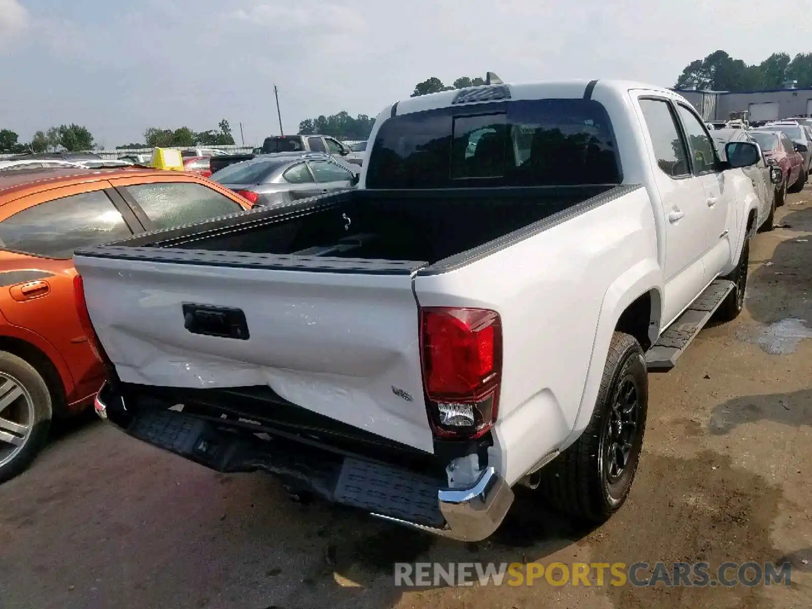 4 Photograph of a damaged car 3TMAZ5CN0KM111601 TOYOTA TACOMA DOU 2019