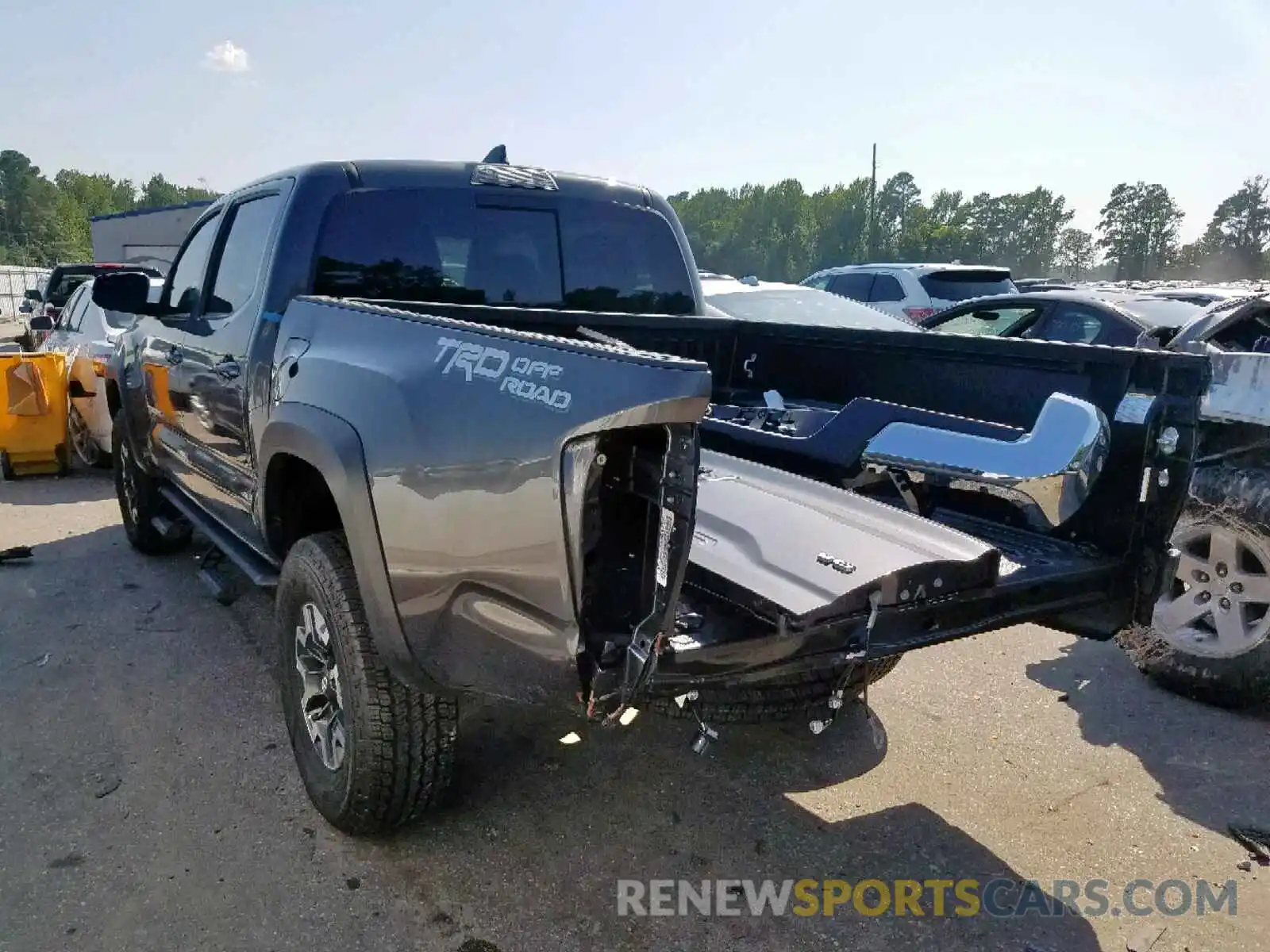 3 Photograph of a damaged car 3TMAZ5CN1KM083470 TOYOTA TACOMA DOU 2019