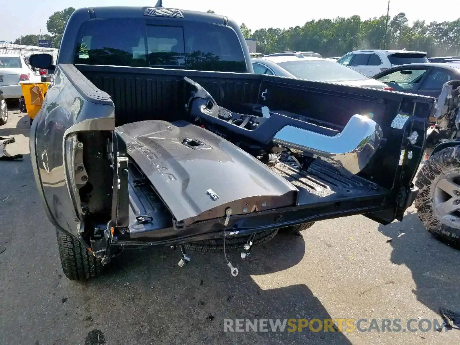 9 Photograph of a damaged car 3TMAZ5CN1KM083470 TOYOTA TACOMA DOU 2019