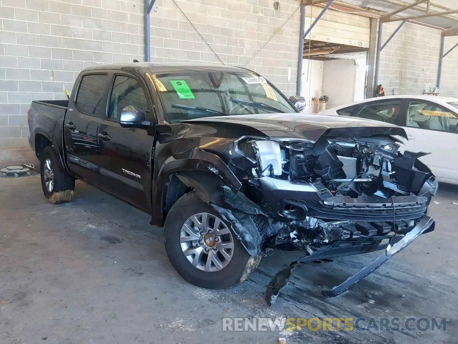 1 Photograph of a damaged car 3TMAZ5CN2KM083347 TOYOTA TACOMA DOU 2019