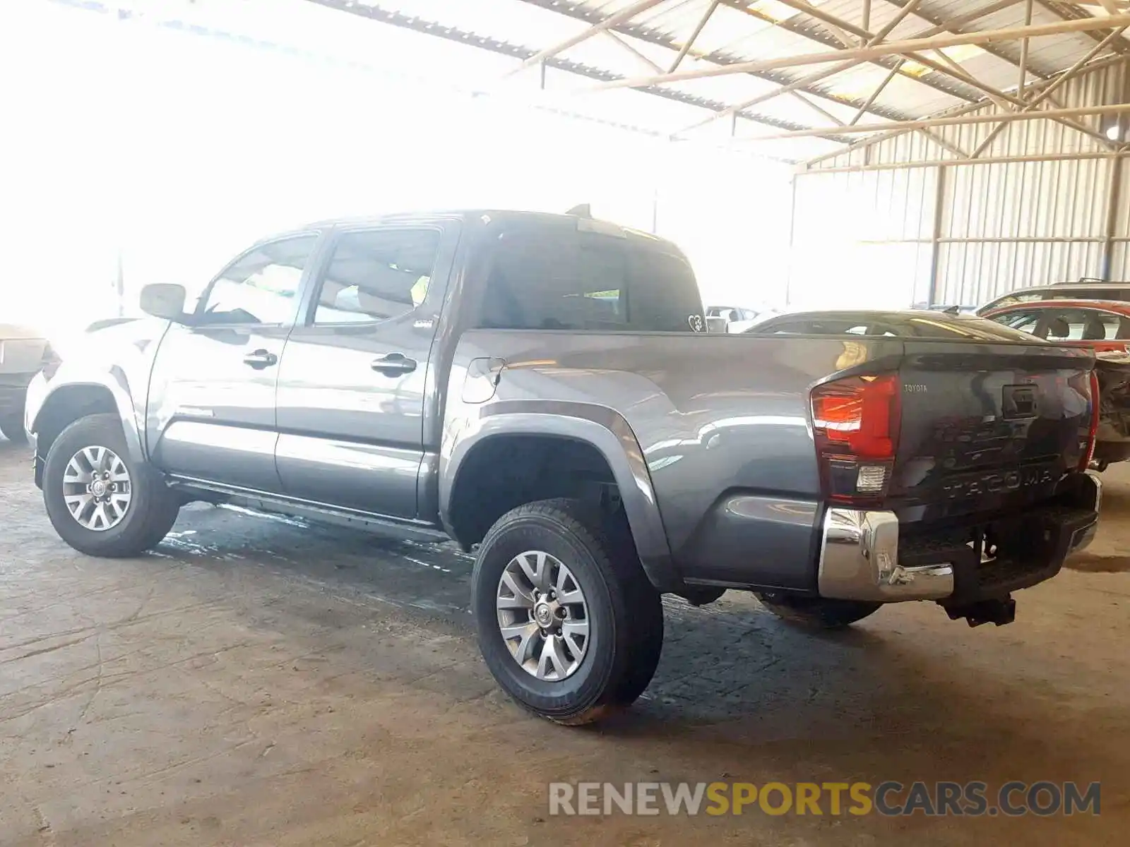 3 Фотография поврежденного автомобиля 3TMAZ5CN2KM083347 TOYOTA TACOMA DOU 2019