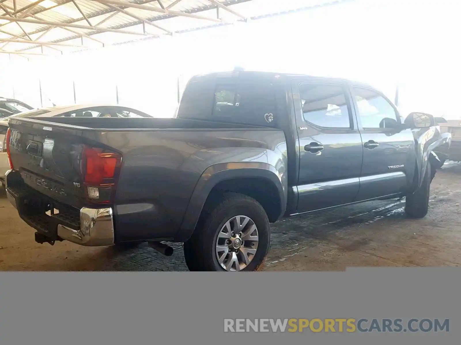 4 Photograph of a damaged car 3TMAZ5CN2KM083347 TOYOTA TACOMA DOU 2019