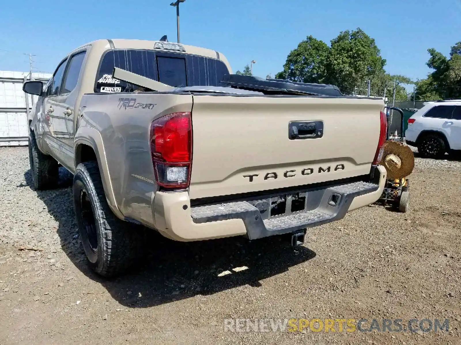 3 Photograph of a damaged car 3TMAZ5CN2KM100468 TOYOTA TACOMA DOU 2019