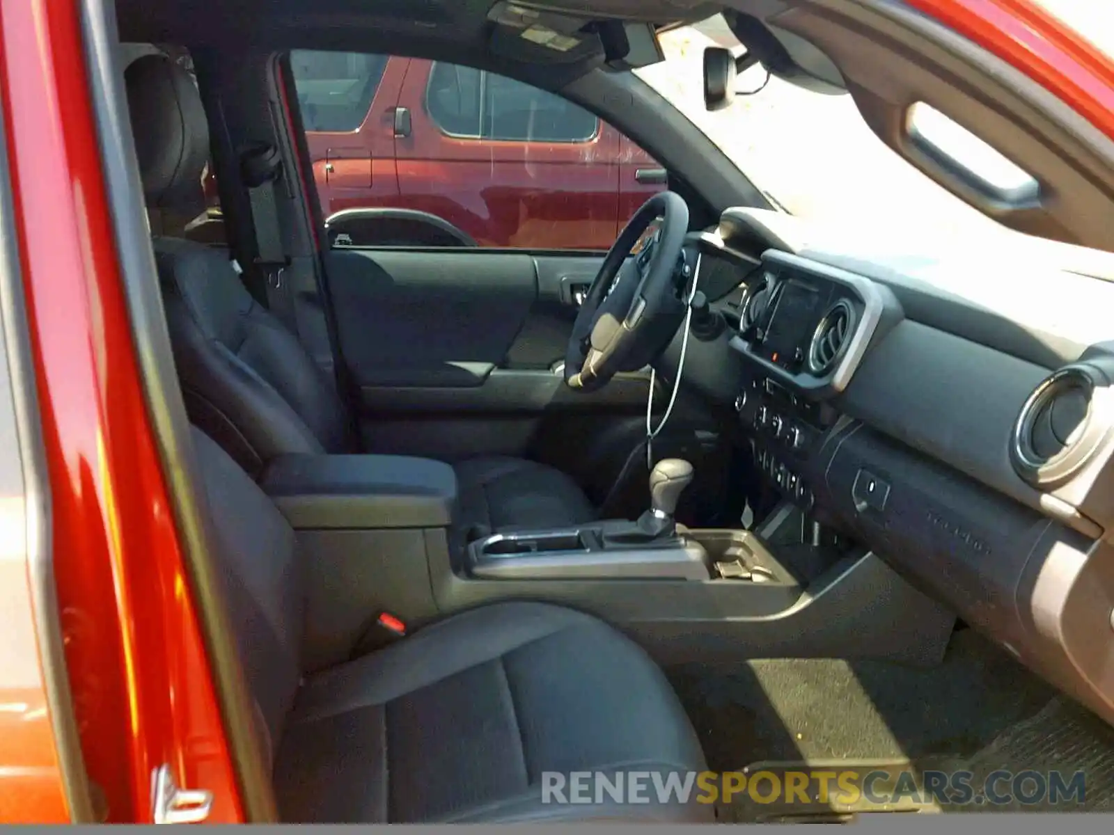 5 Photograph of a damaged car 3TMAZ5CN3KM080215 TOYOTA TACOMA DOU 2019