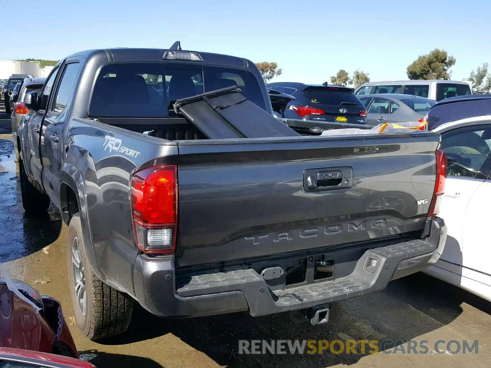 3 Photograph of a damaged car 3TMAZ5CN4KM085049 TOYOTA TACOMA DOU 2019