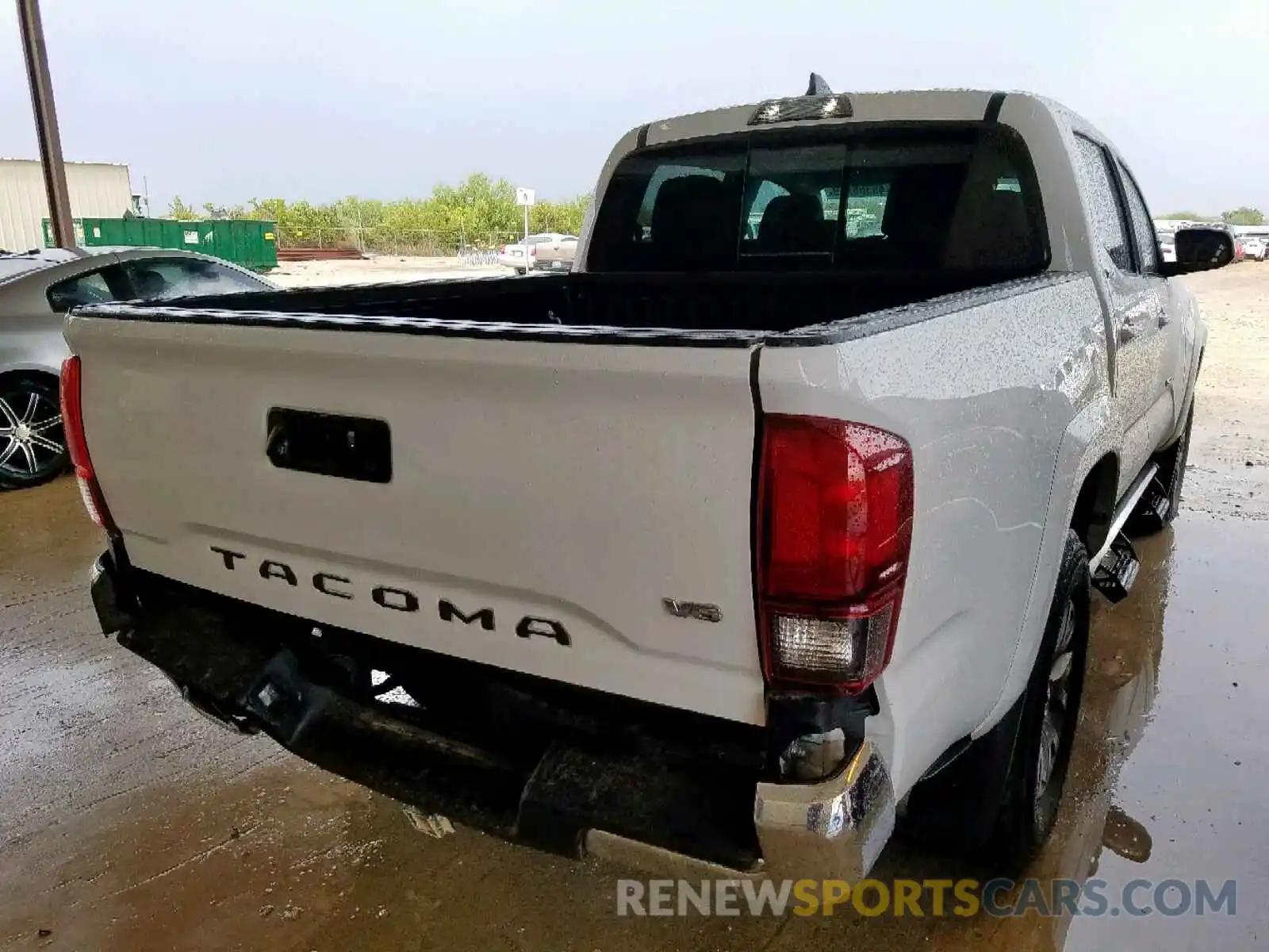 4 Photograph of a damaged car 3TMAZ5CN7KM084896 TOYOTA TACOMA DOU 2019