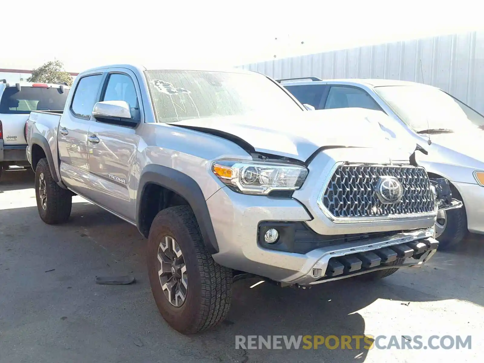 1 Фотография поврежденного автомобиля 3TMAZ5CN7KM109070 TOYOTA TACOMA DOU 2019