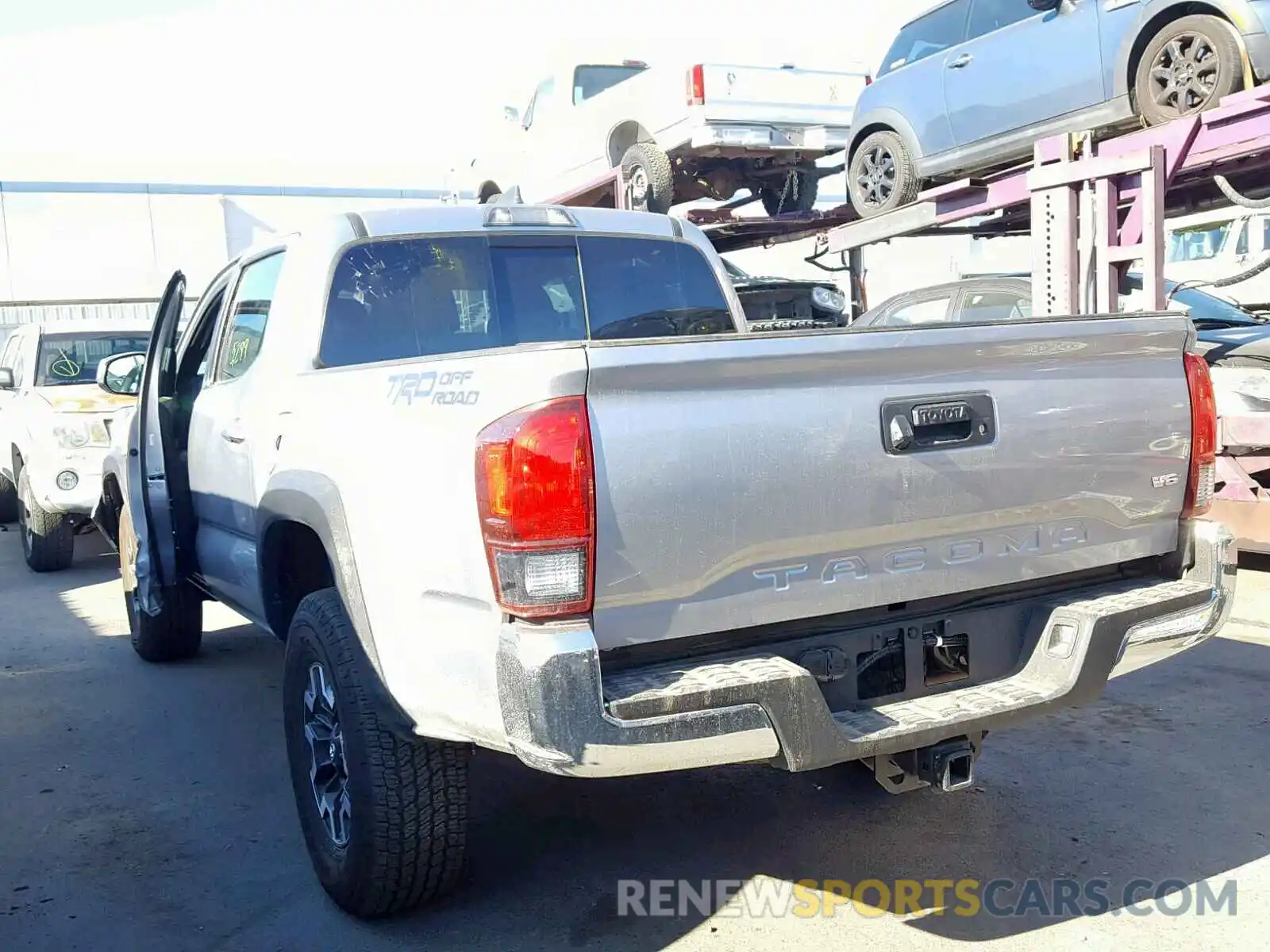 3 Фотография поврежденного автомобиля 3TMAZ5CN7KM109070 TOYOTA TACOMA DOU 2019