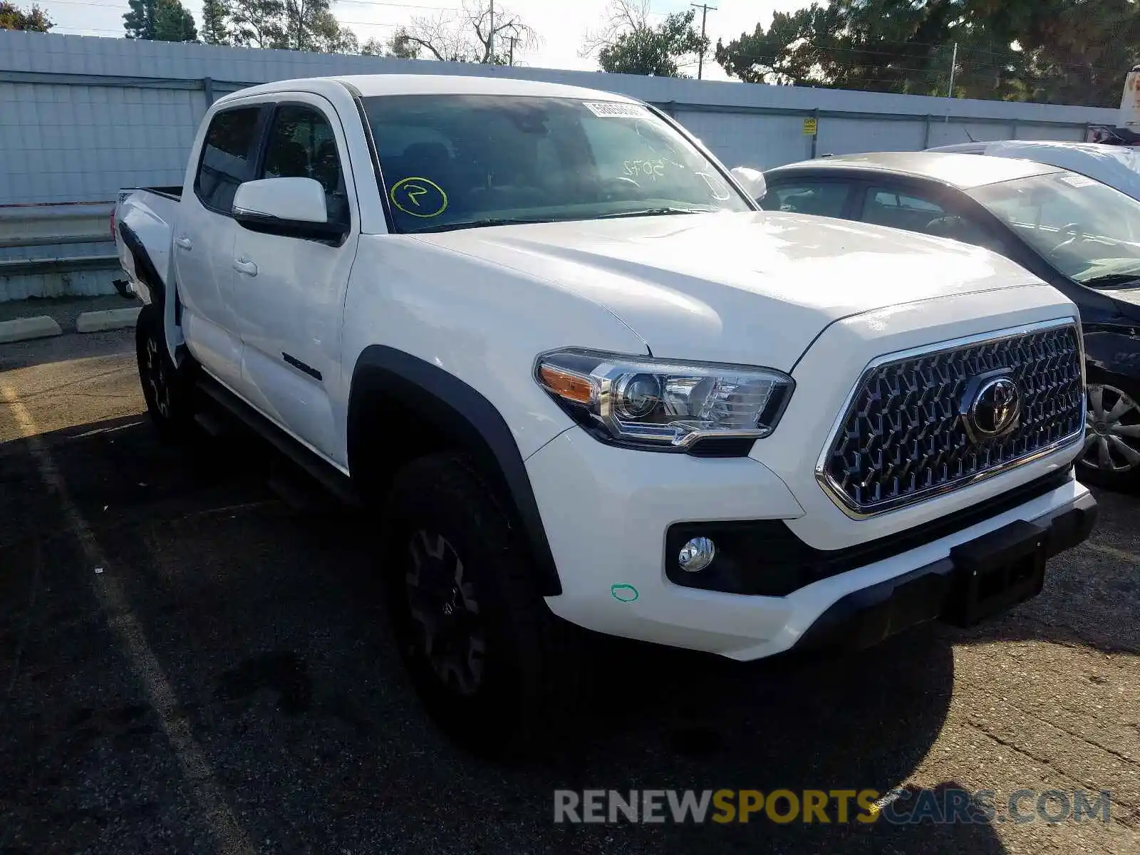 1 Photograph of a damaged car 3TMAZ5CN8KM100152 TOYOTA TACOMA DOU 2019