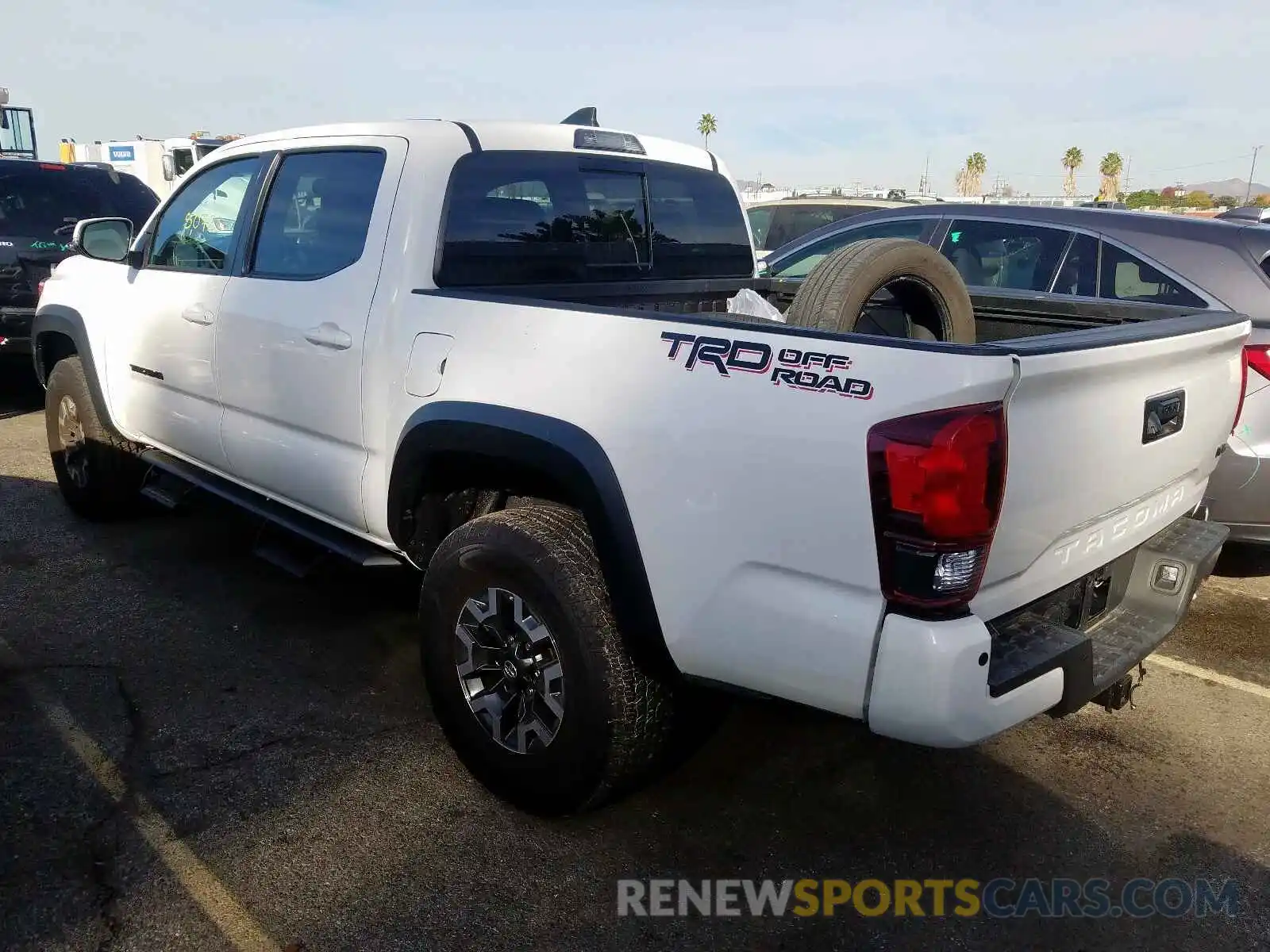 3 Фотография поврежденного автомобиля 3TMAZ5CN8KM100152 TOYOTA TACOMA DOU 2019