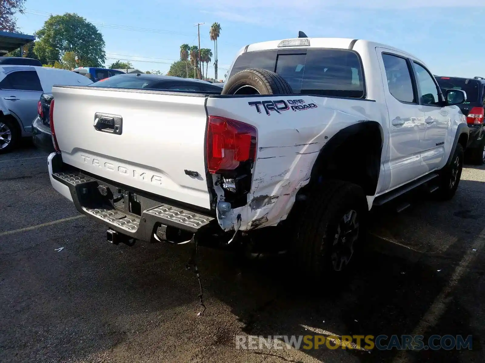 4 Фотография поврежденного автомобиля 3TMAZ5CN8KM100152 TOYOTA TACOMA DOU 2019