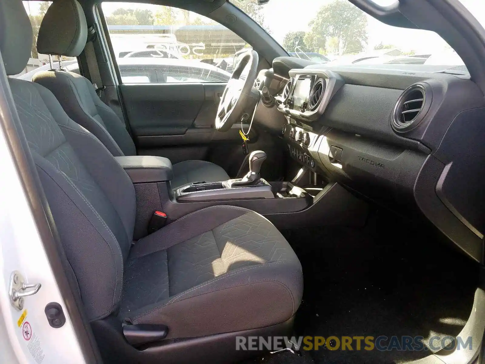 5 Photograph of a damaged car 3TMAZ5CN8KM100152 TOYOTA TACOMA DOU 2019