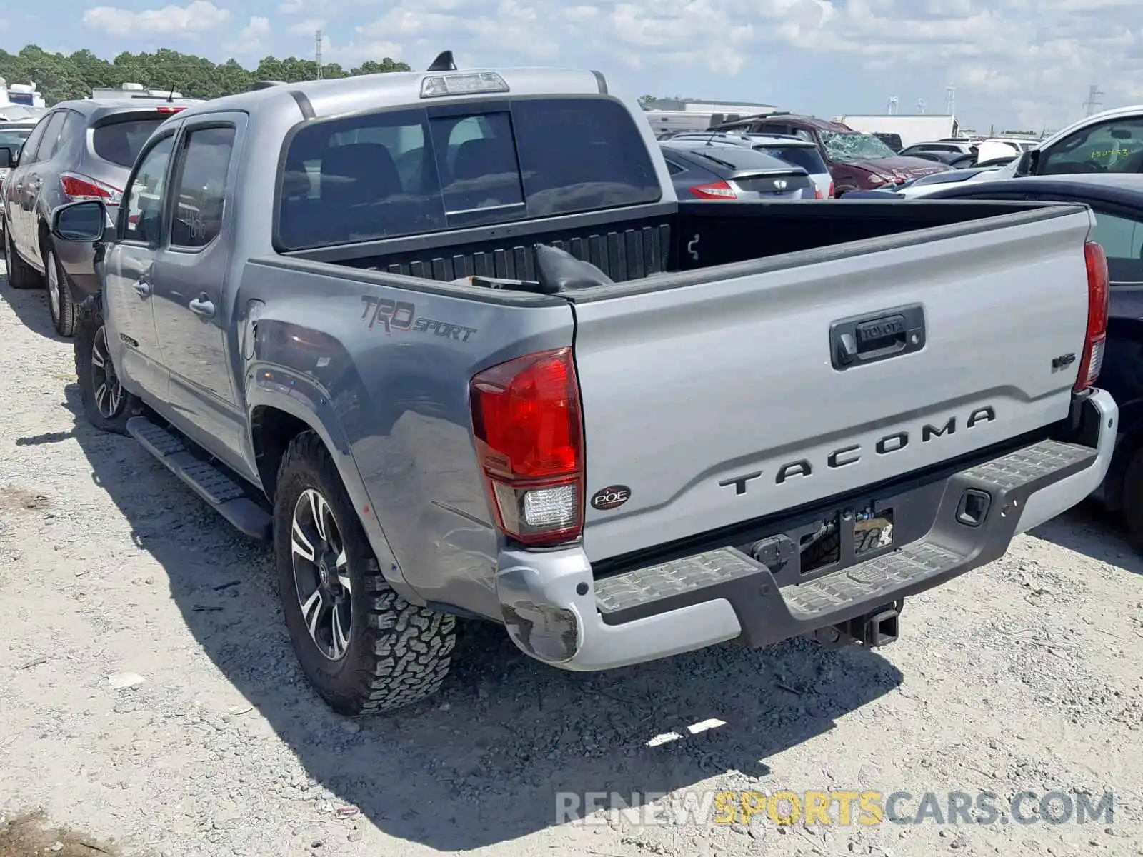 3 Photograph of a damaged car 3TMAZ5CN9KM082387 TOYOTA TACOMA DOU 2019