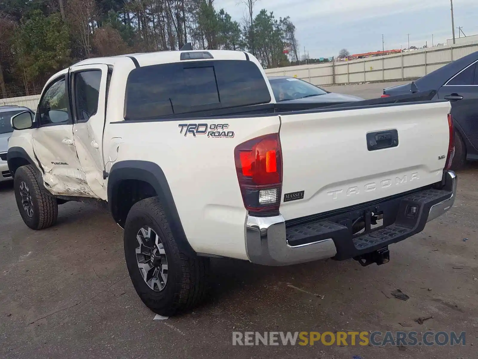 3 Photograph of a damaged car 3TMAZ5CN9KM092420 TOYOTA TACOMA DOU 2019