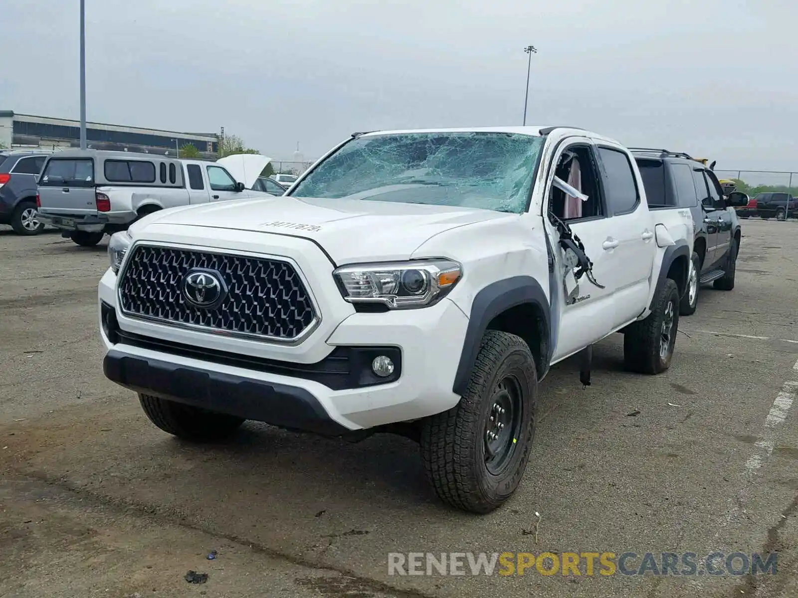 2 Photograph of a damaged car 3TMAZ5CNXKM084648 TOYOTA TACOMA DOU 2019