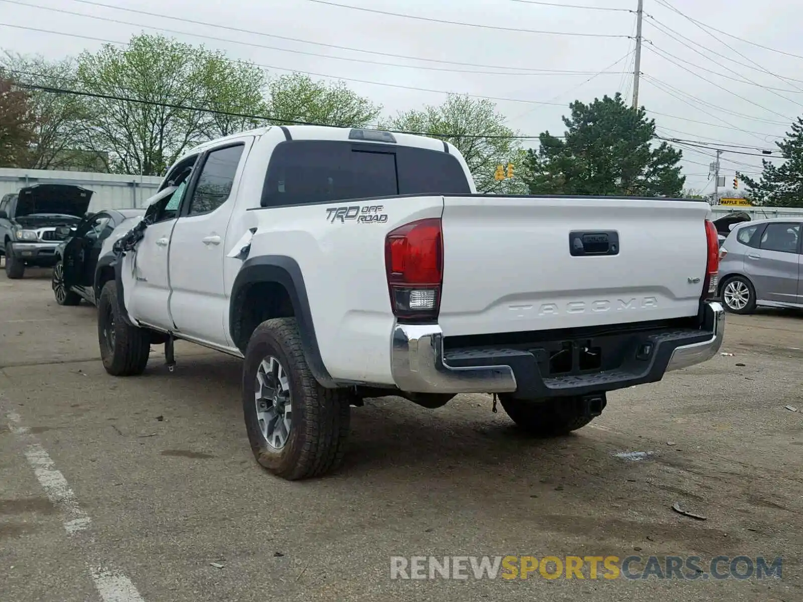 3 Photograph of a damaged car 3TMAZ5CNXKM084648 TOYOTA TACOMA DOU 2019