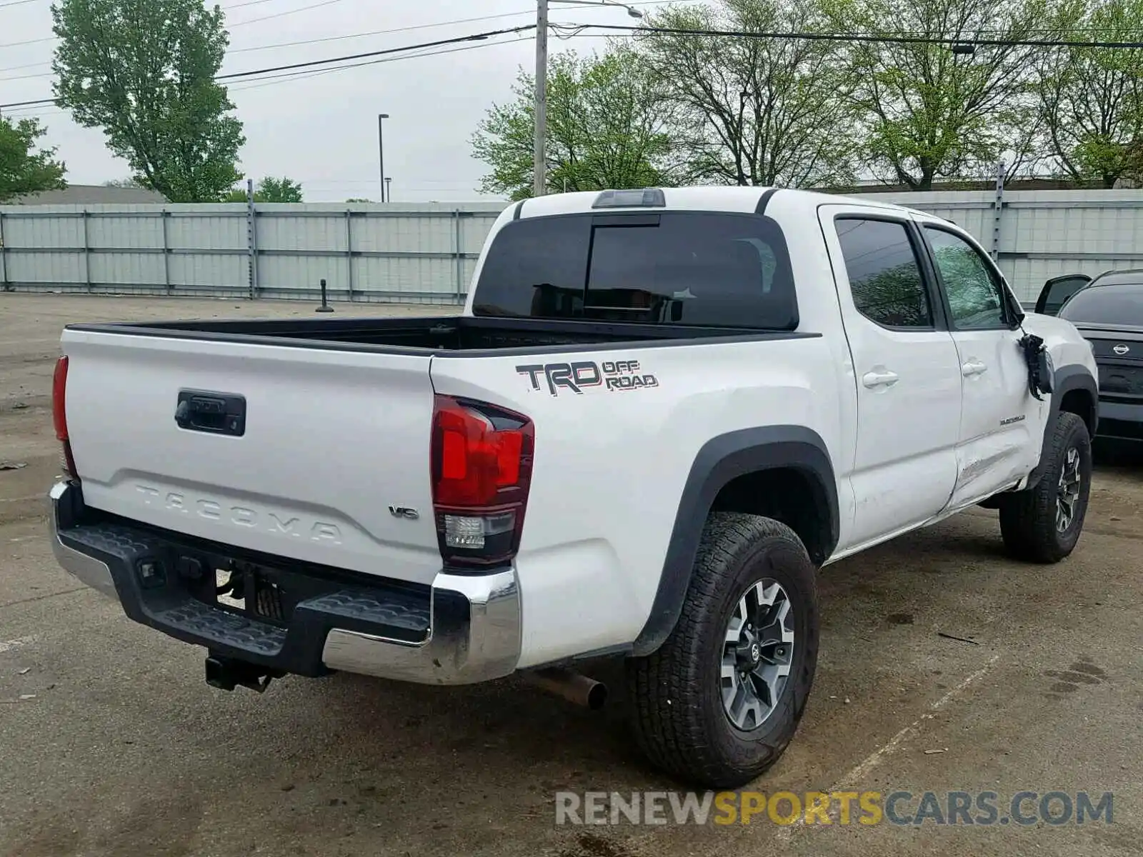 4 Photograph of a damaged car 3TMAZ5CNXKM084648 TOYOTA TACOMA DOU 2019