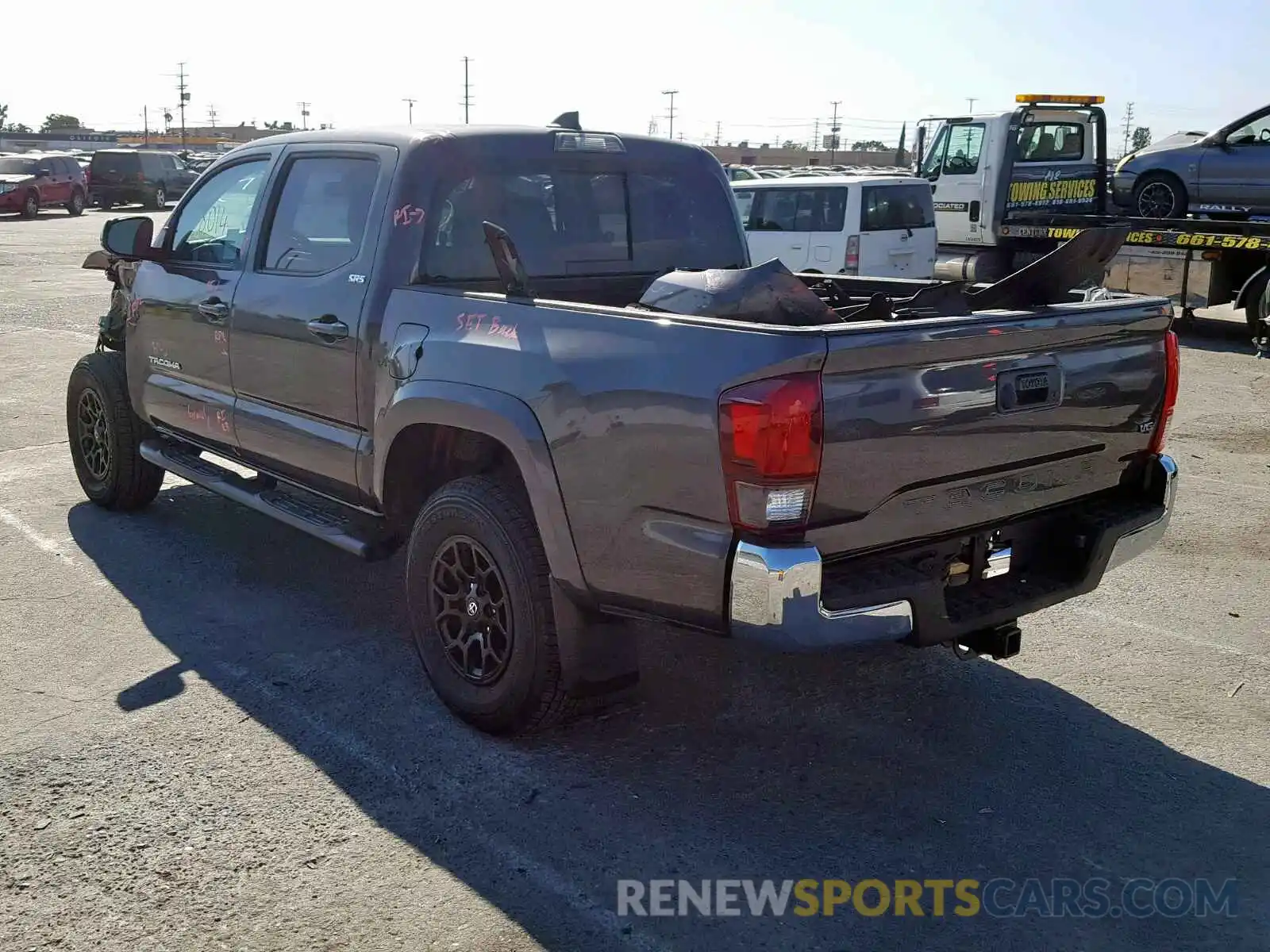 3 Photograph of a damaged car 3TMAZ5CNXKM085847 TOYOTA TACOMA DOU 2019