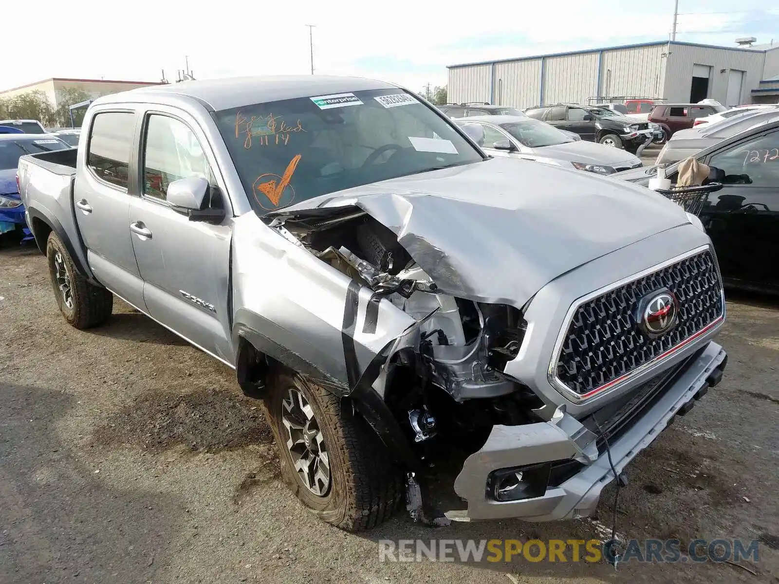 1 Фотография поврежденного автомобиля 3TMAZ5CNXKM096654 TOYOTA TACOMA DOU 2019