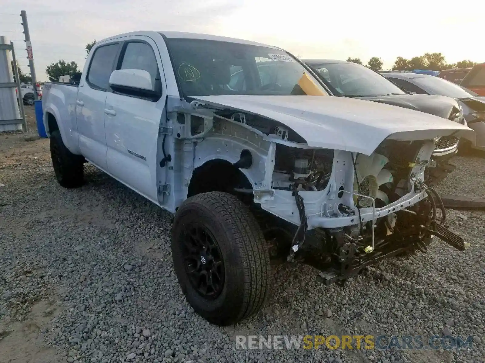 1 Фотография поврежденного автомобиля 3TMBZ5DN9KM018367 TOYOTA TACOMA DOU 2019