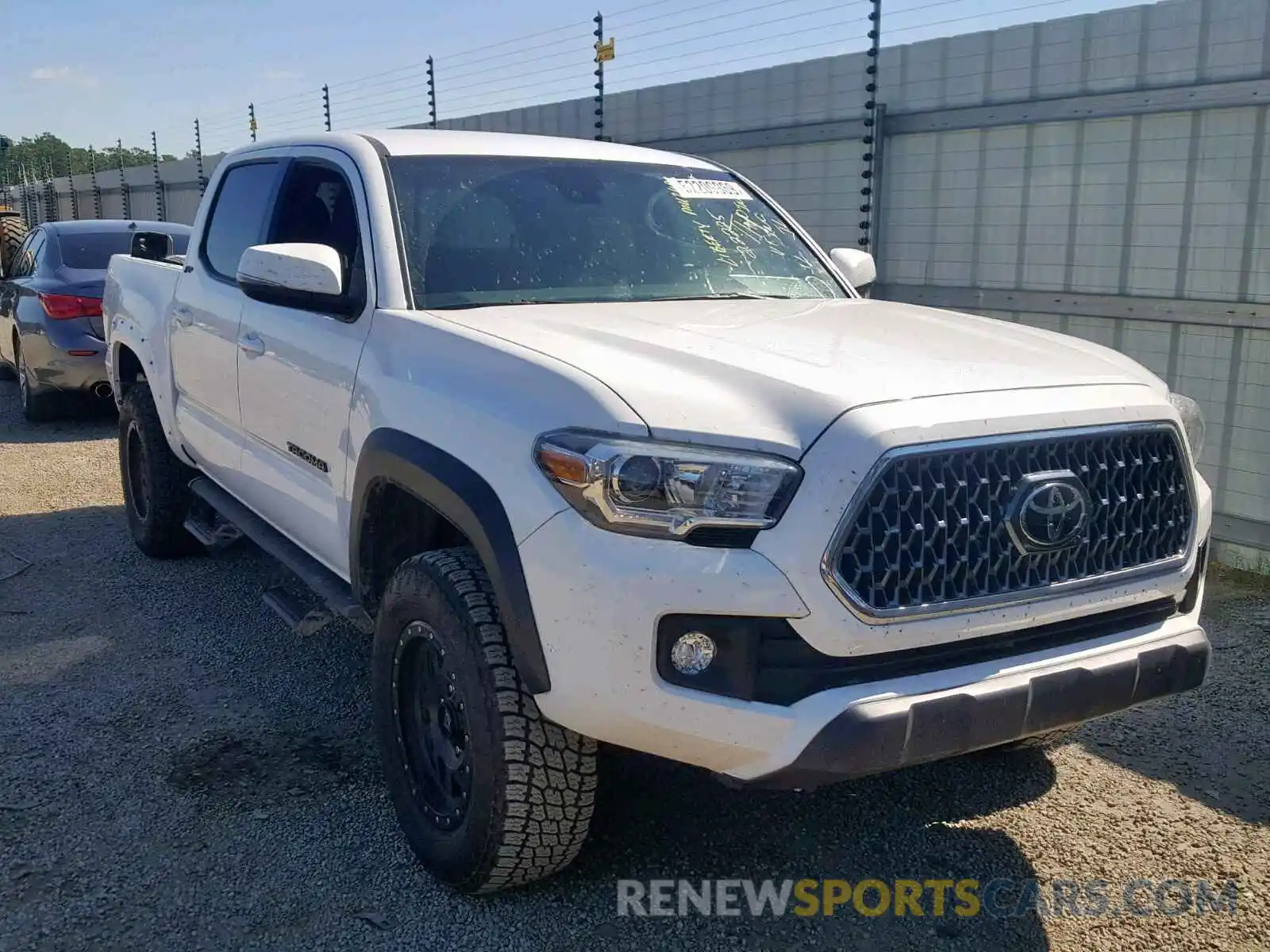 1 Photograph of a damaged car 3TMCZ5AN0KM262871 TOYOTA TACOMA DOU 2019