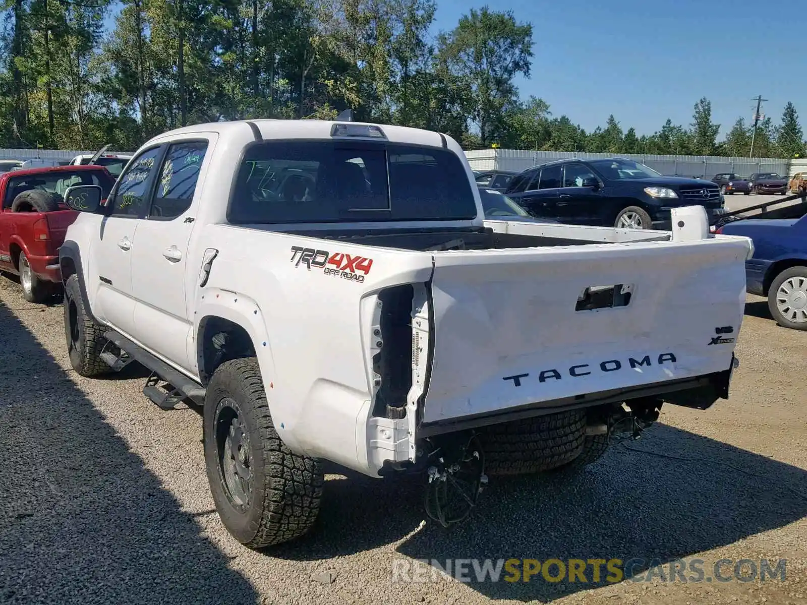 3 Photograph of a damaged car 3TMCZ5AN0KM262871 TOYOTA TACOMA DOU 2019