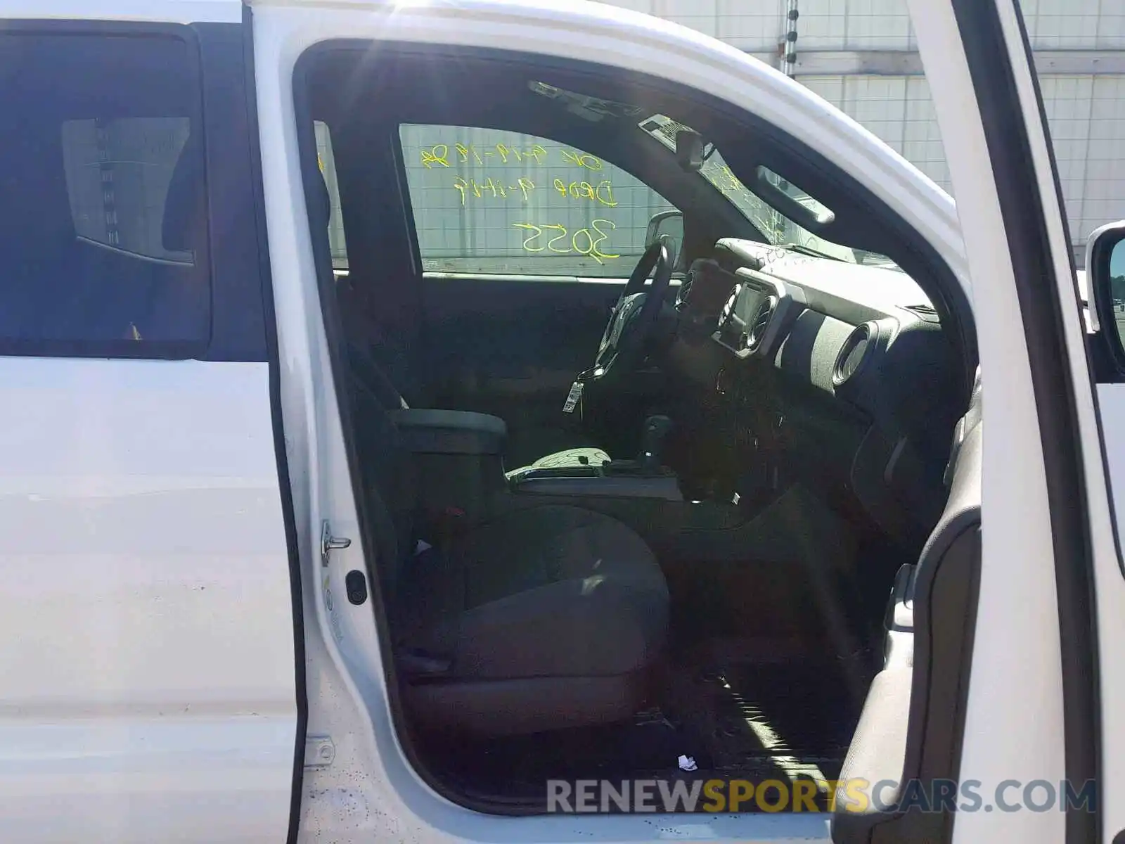 5 Photograph of a damaged car 3TMCZ5AN0KM262871 TOYOTA TACOMA DOU 2019