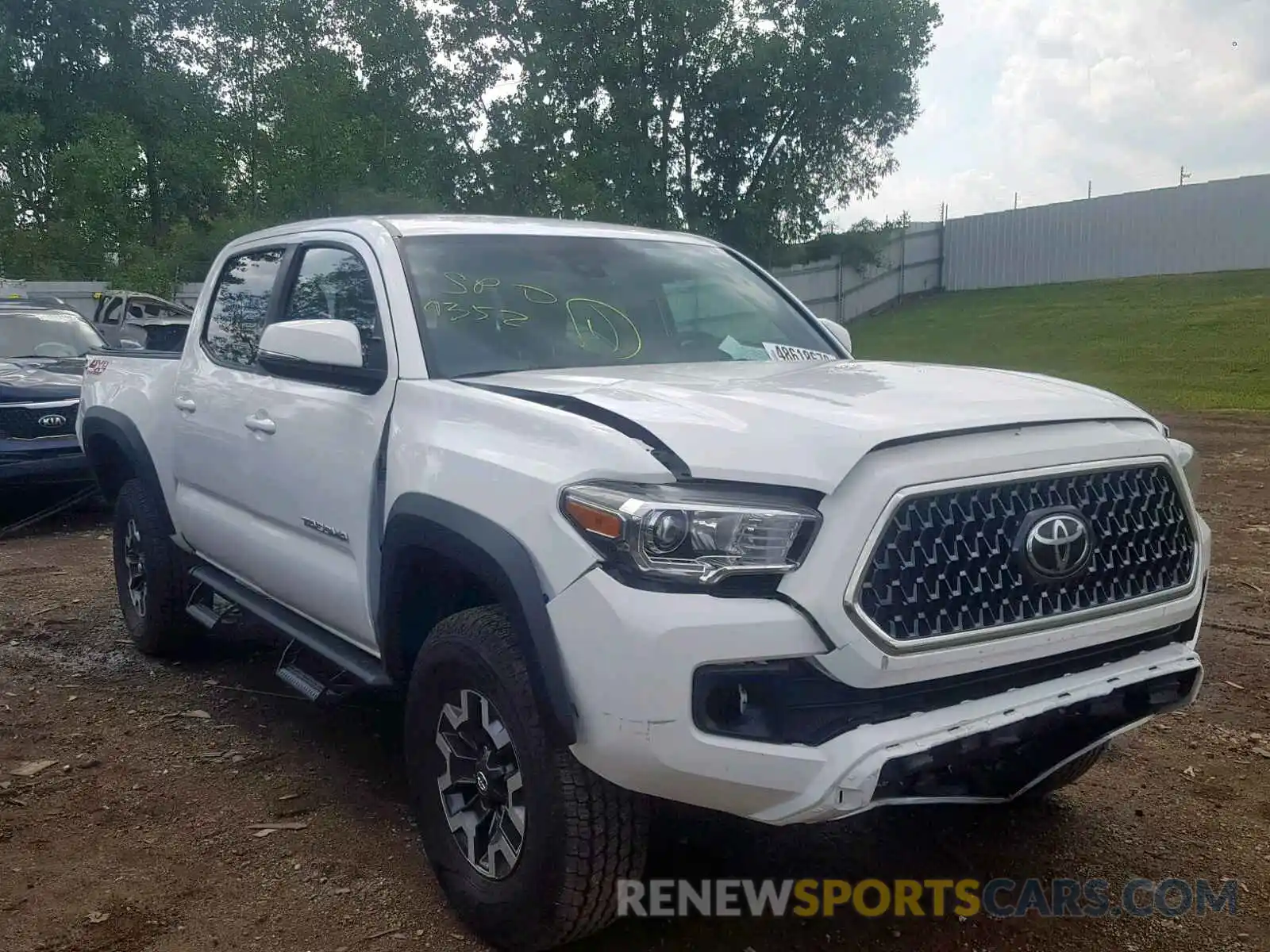 1 Photograph of a damaged car 3TMCZ5AN1KM201738 TOYOTA TACOMA DOU 2019