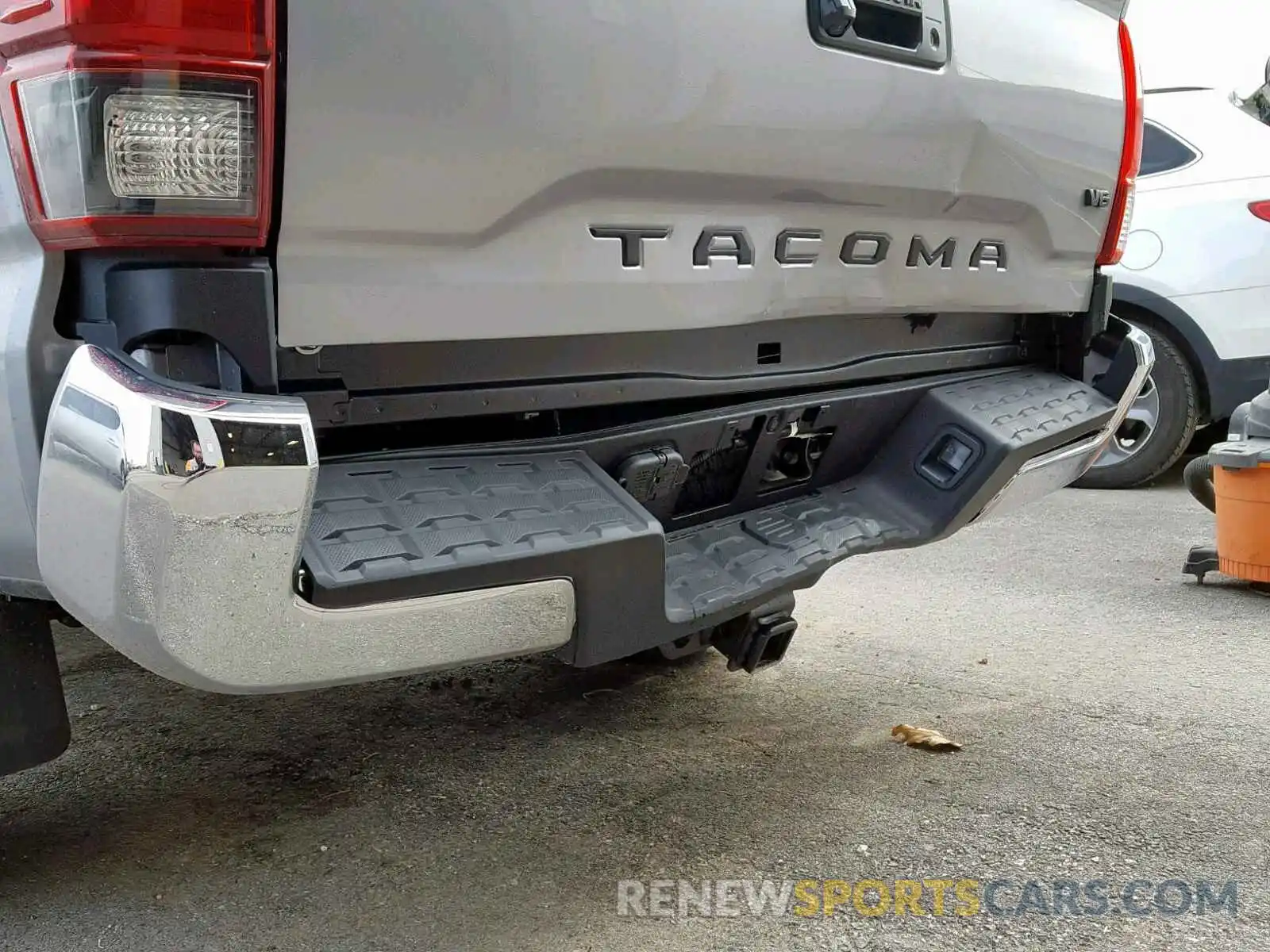 9 Photograph of a damaged car 3TMCZ5AN1KM216661 TOYOTA TACOMA DOU 2019