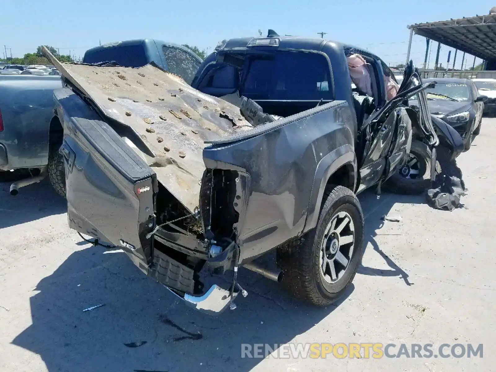 4 Photograph of a damaged car 3TMCZ5AN1KM226882 TOYOTA TACOMA DOU 2019