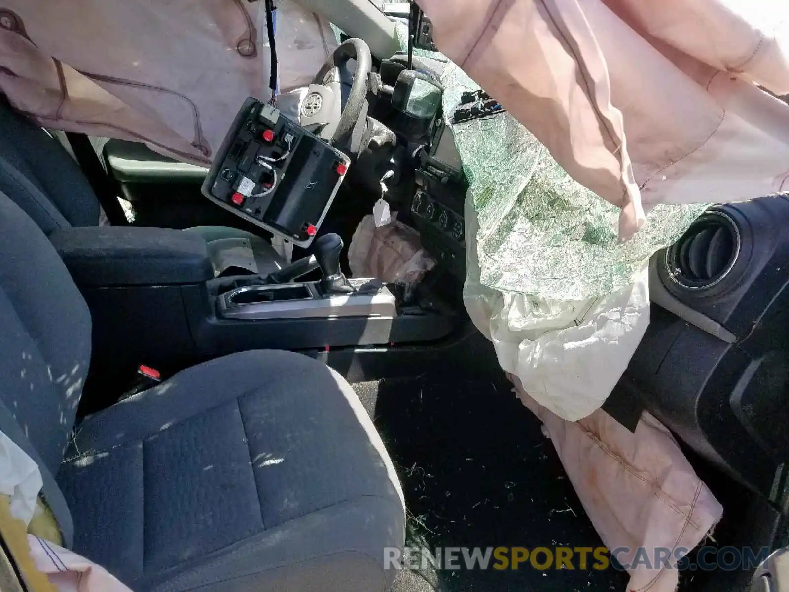 5 Photograph of a damaged car 3TMCZ5AN1KM226882 TOYOTA TACOMA DOU 2019