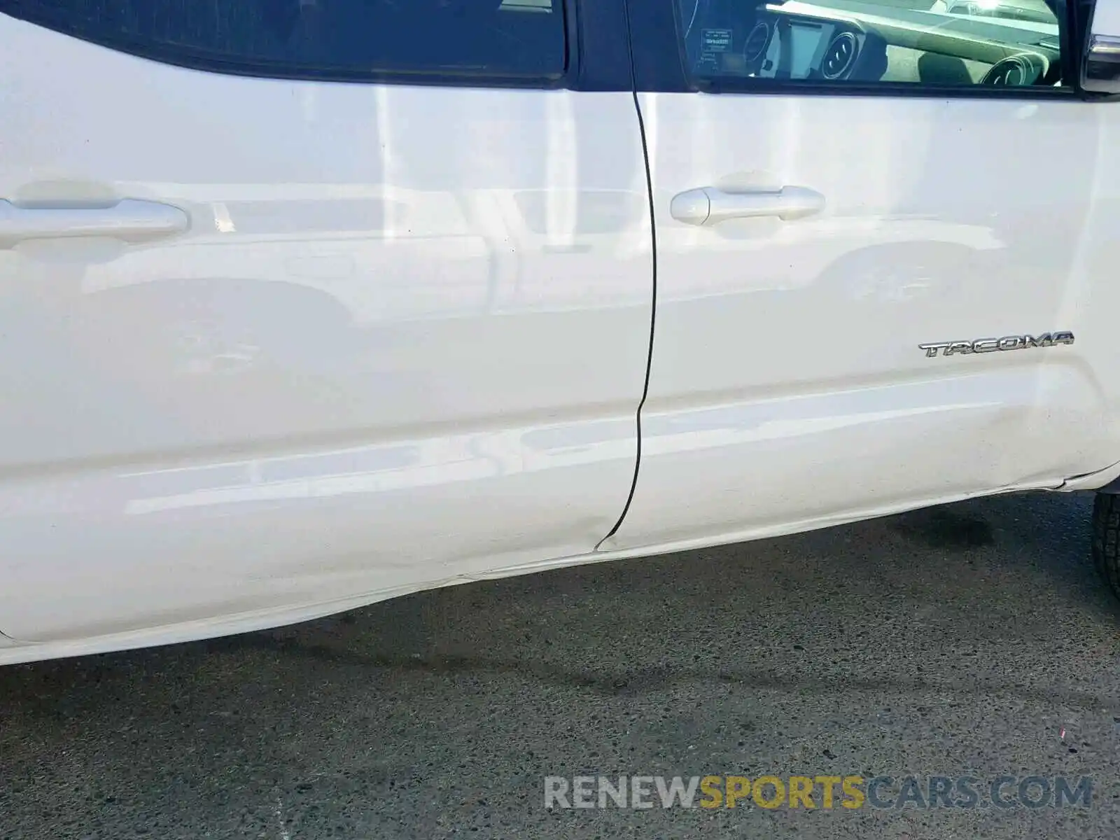 9 Photograph of a damaged car 3TMCZ5AN2KM194475 TOYOTA TACOMA DOU 2019