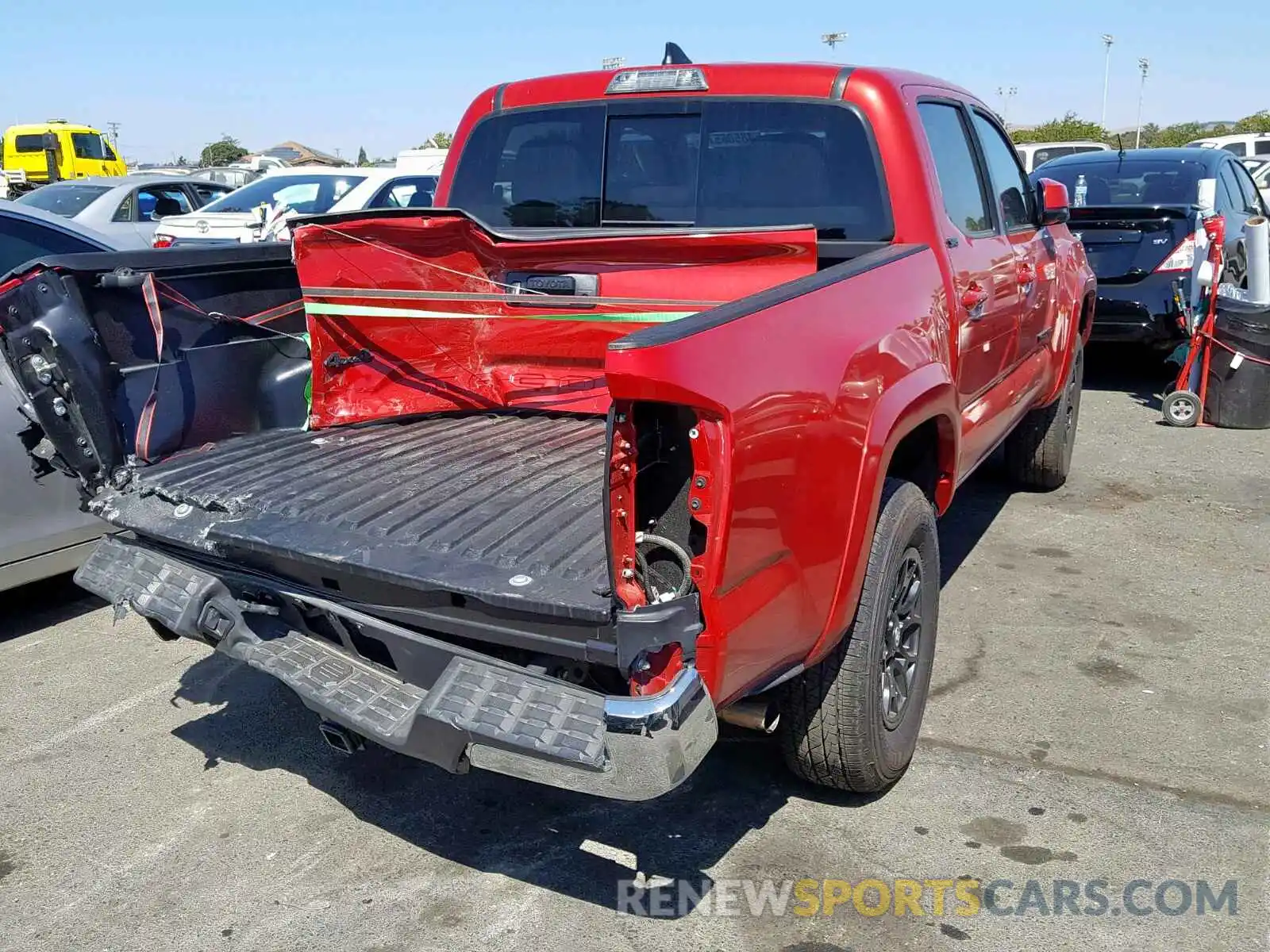 4 Photograph of a damaged car 3TMCZ5AN2KM212652 TOYOTA TACOMA DOU 2019